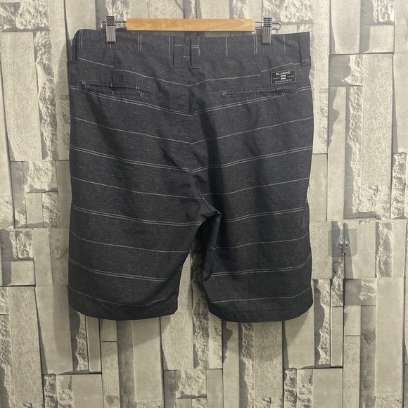 Billabong Shorts - Picture 2 of 6